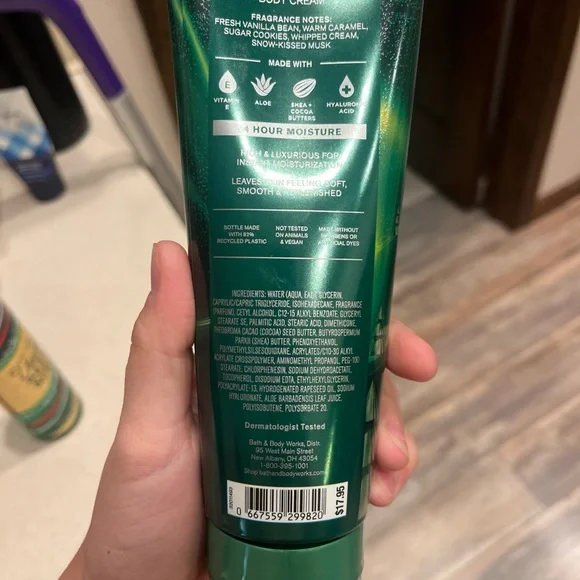 Bath & Body Works Vanilla Bean Noel Body Care Duo - Green & Gold - Picture 3 of 4